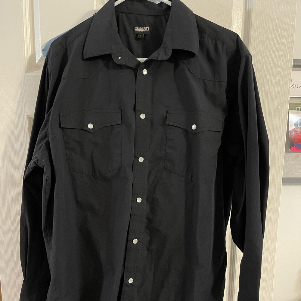 Excellent preowned western shirt. Snap bottons, size L.